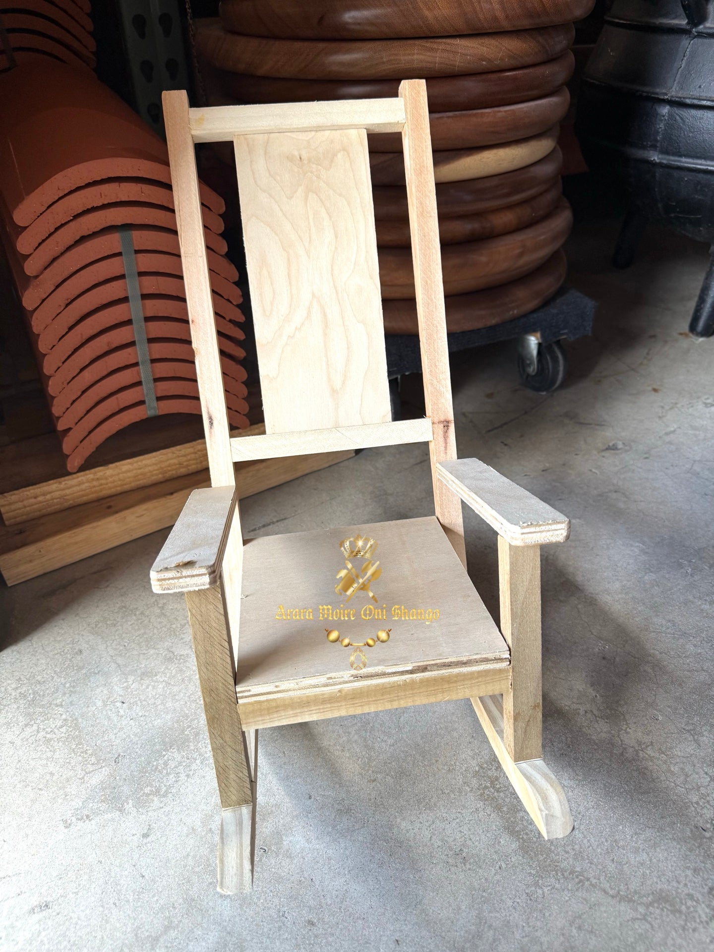 Sillon de madera para Muñecos espirituales/ silla mecedora