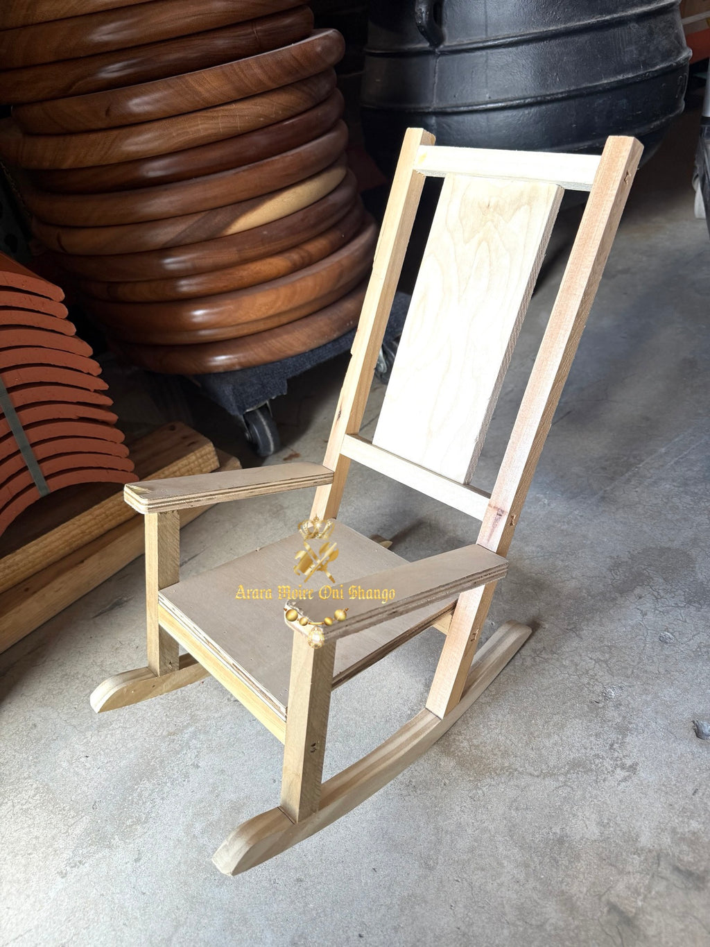 Sillon de madera para Muñecos espirituales/ silla mecedora