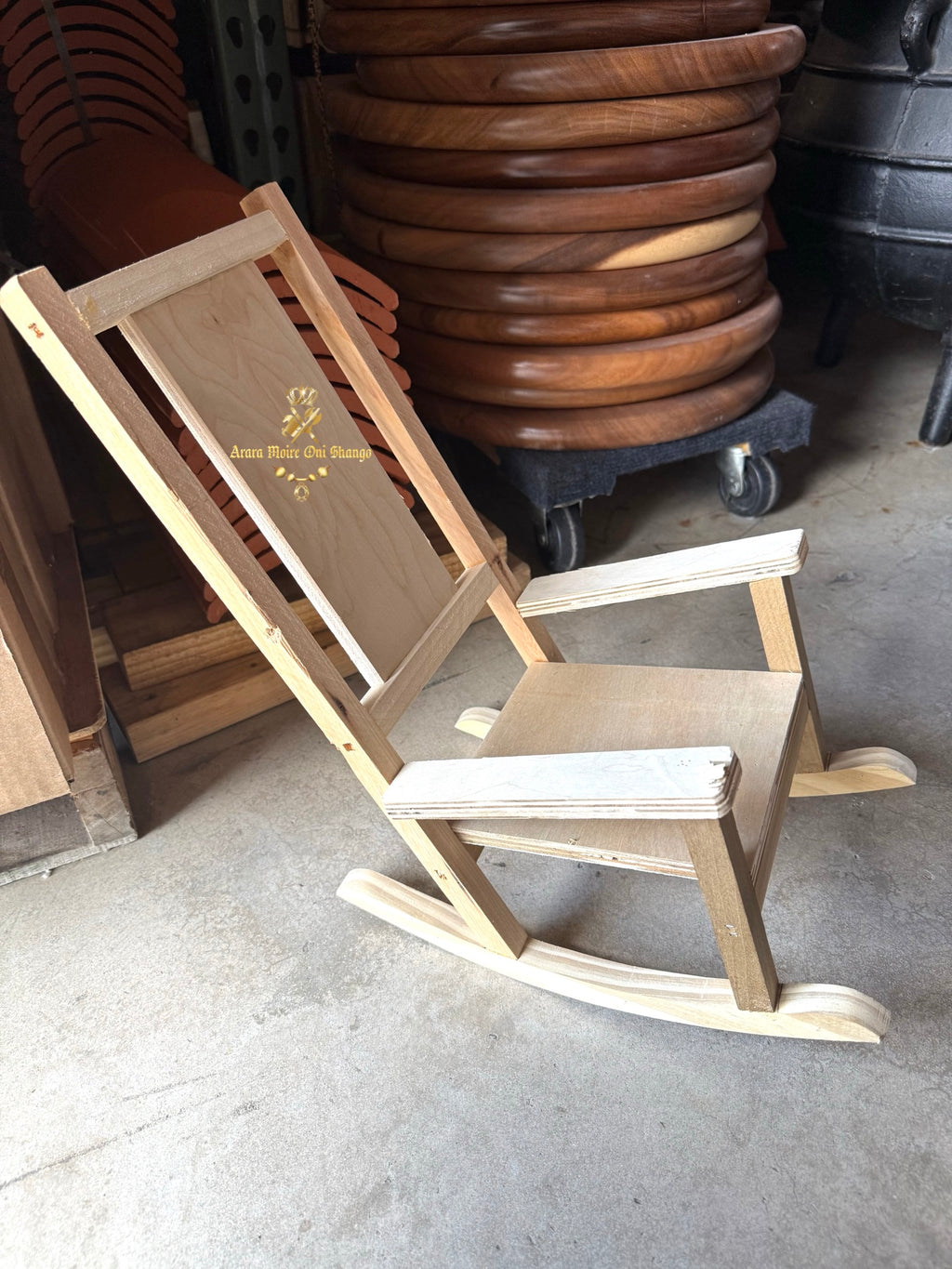 Sillon de madera para Muñecos espirituales/ silla mecedora